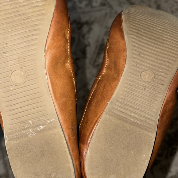 Womens brown flats - Picture 3 of 3